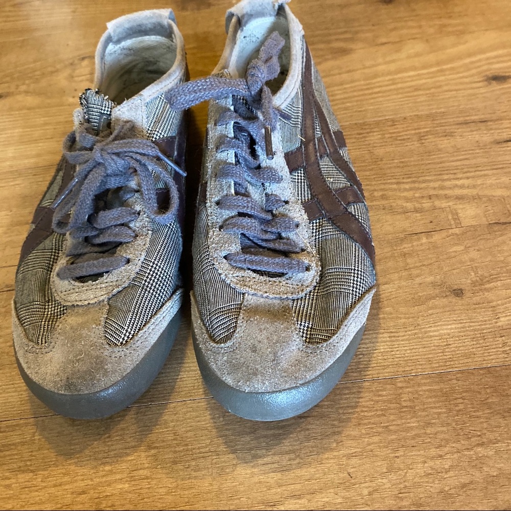 Asics shoes 9